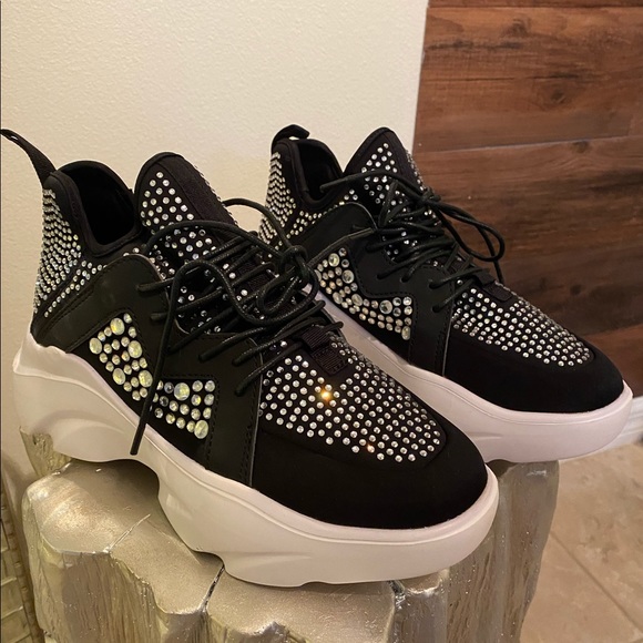 Shoes - Sneakers